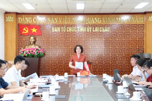 Trưởng Ban Tổ chức Tỉnh ủy duyệt văn kiện Đại hội Đảng bộ xã Mường Than