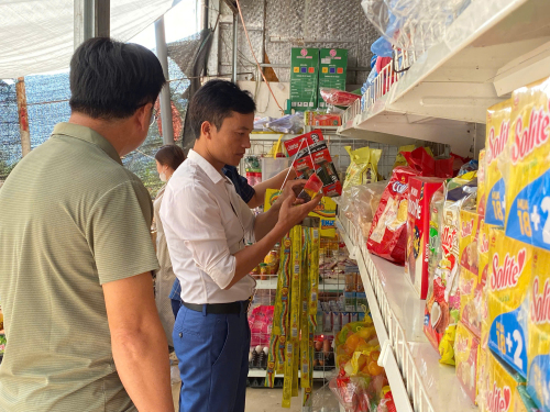 Đội liên ngành kiểm tra ATTP tại các cơ sở kimh doanh