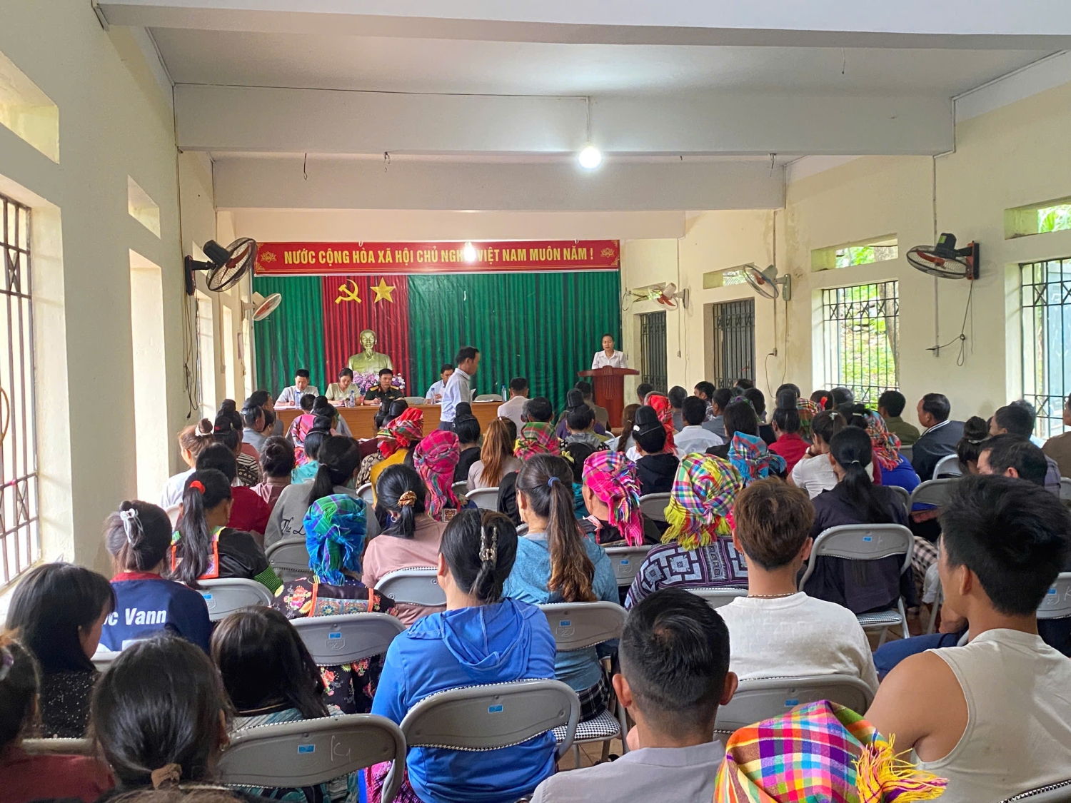 Quang cảnh buổi tiếp xúc
