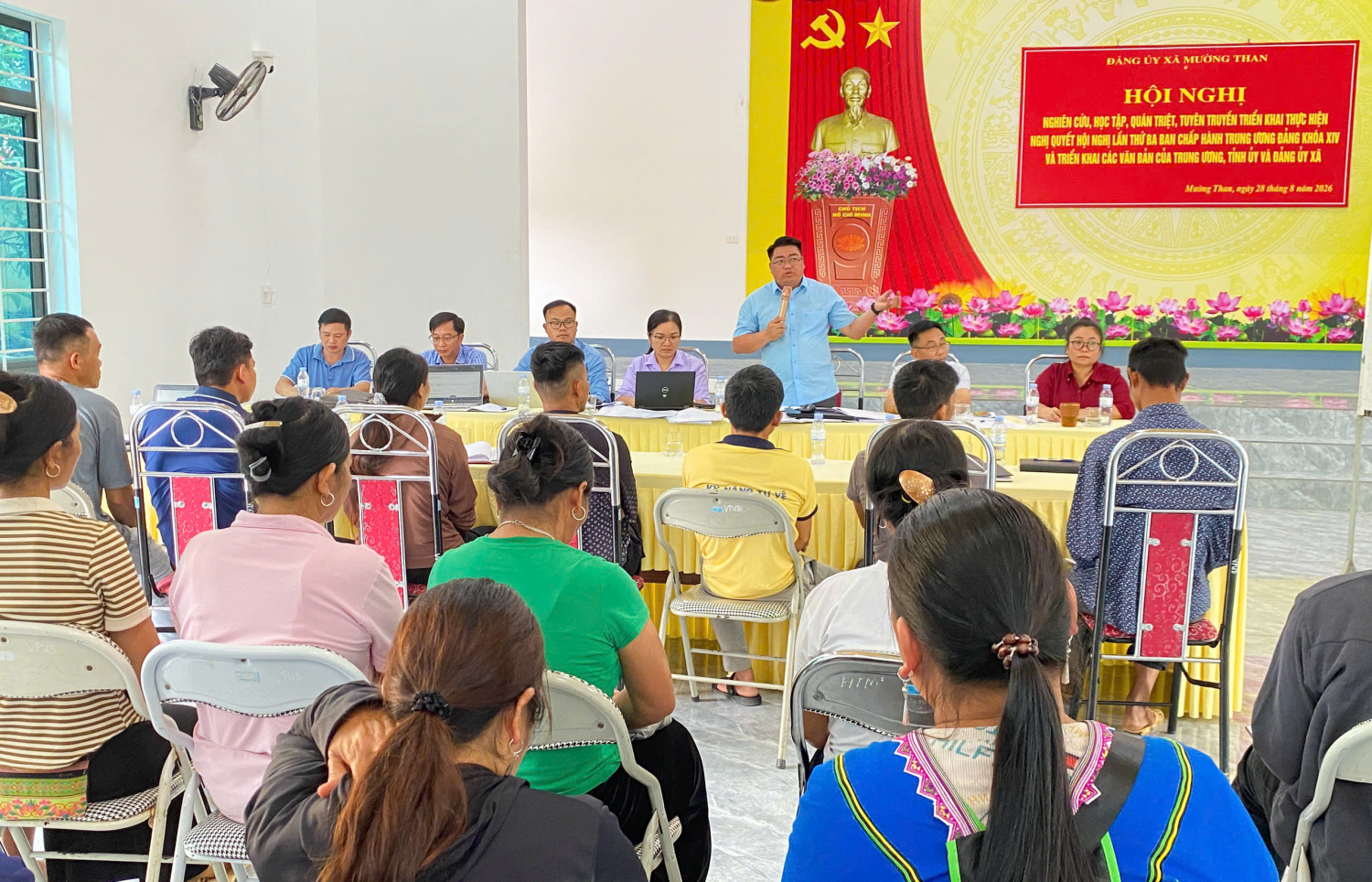 Quang cảnh cuộc họp