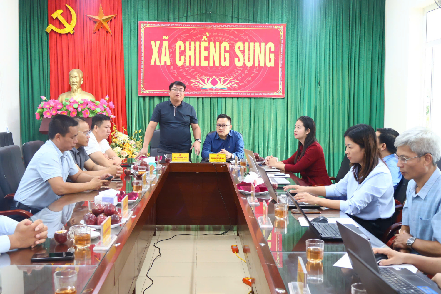 Quang cảnh buổi làm việc