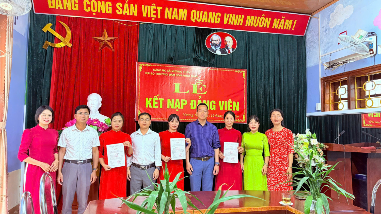 Lễ kết nạp đảng viên mới tại Chi bộ trường Mầm Non Phúc Than